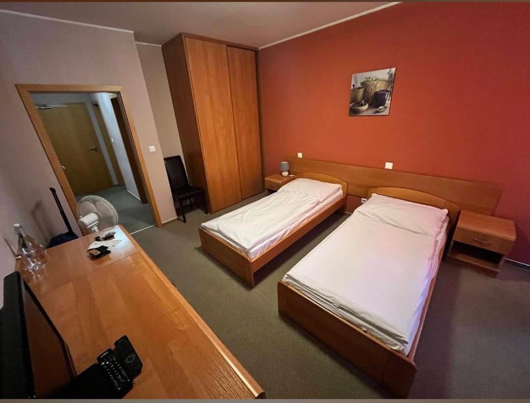 Penzion***Q Zvolen Esterno foto